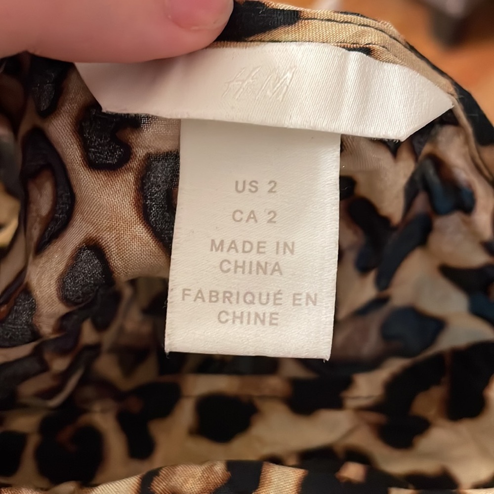 New condition H&M cheetah wrap top - Picture 3 of 5